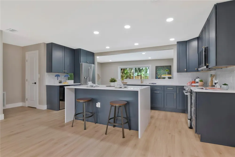 2587 60TH AVENUE S St Petersburg, FL 33712