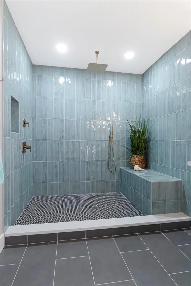2587 60TH AVENUE S St Petersburg, FL 33712