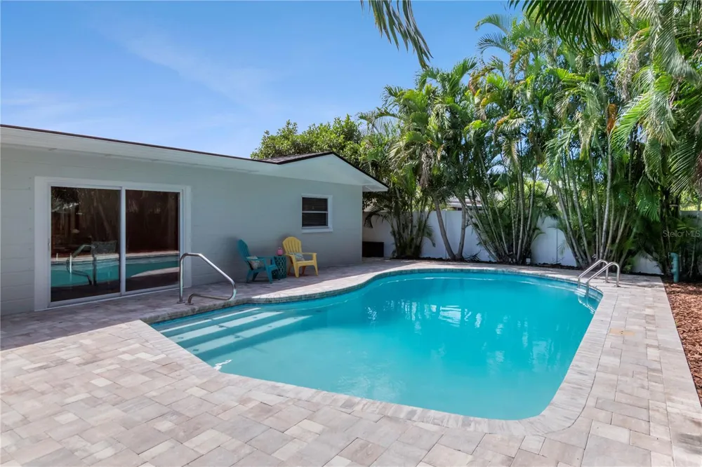 2587 60TH AVENUE S St Petersburg, FL 33712