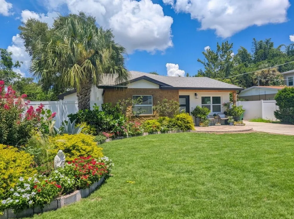3509 W ROGERS AVENUE Tampa, FL 33611