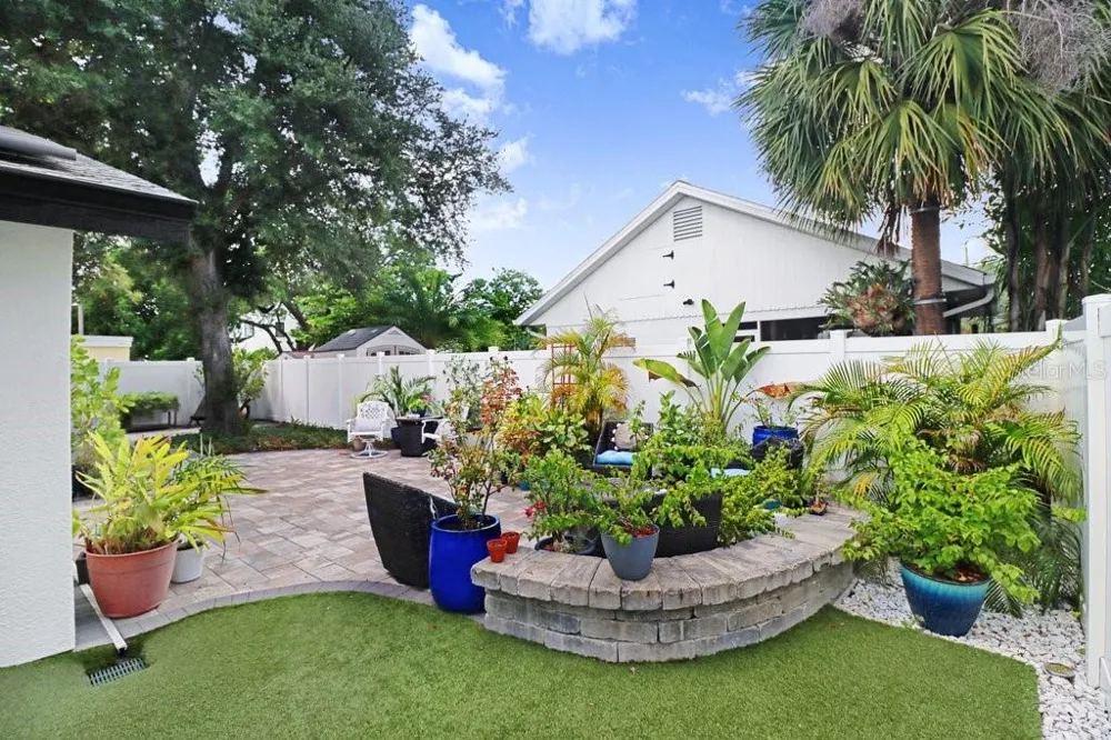 3509 W ROGERS AVENUE Tampa, FL 33611