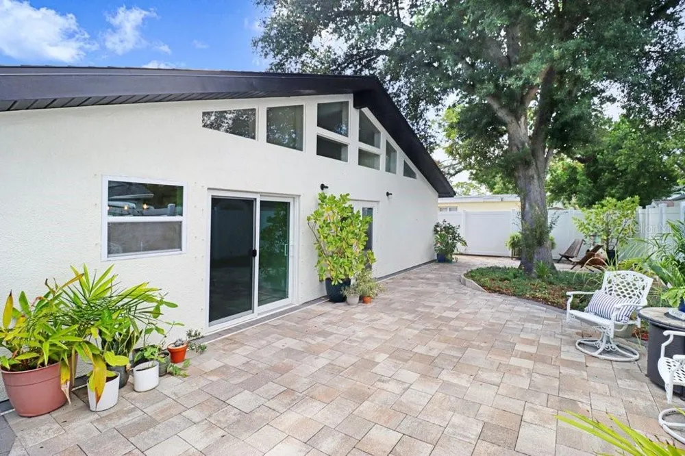 3509 W ROGERS AVENUE Tampa, FL 33611