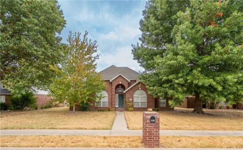 943 Meadowlands Drive