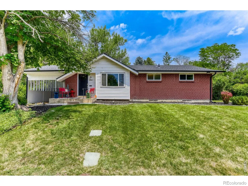 2555 E Maplewood Avenue Centennial, CO 80121