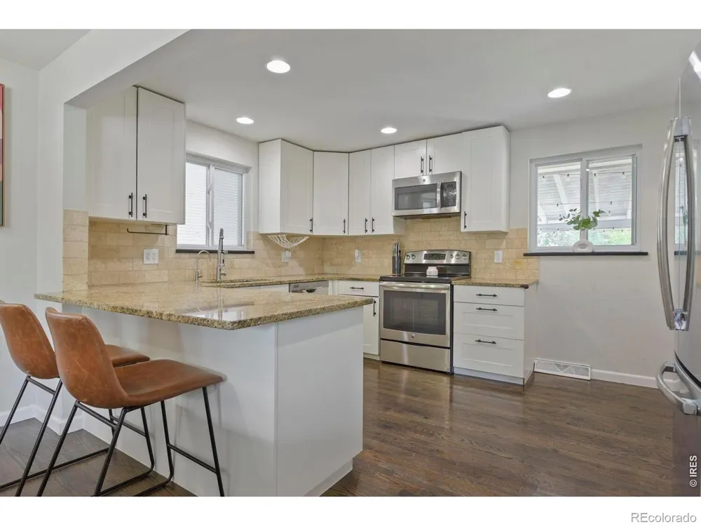 2555 E Maplewood Avenue Centennial, CO 80121