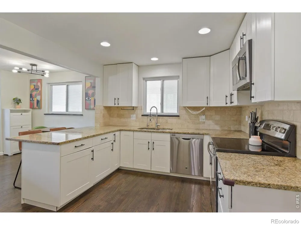 2555 E Maplewood Avenue Centennial, CO 80121