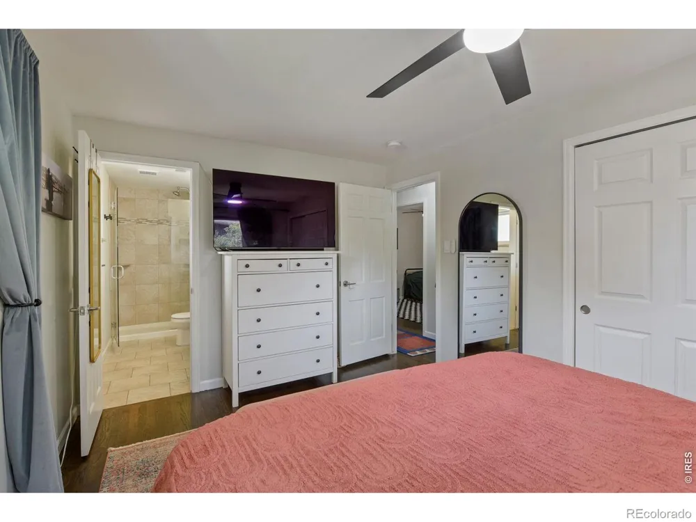 2555 E Maplewood Avenue Centennial, CO 80121
