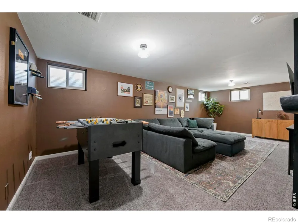 2555 E Maplewood Avenue Centennial, CO 80121