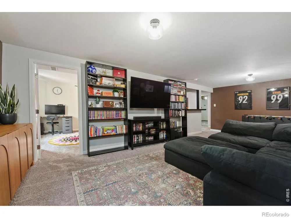 2555 E Maplewood Avenue Centennial, CO 80121