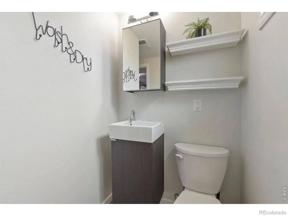 2555 E Maplewood Avenue Centennial, CO 80121