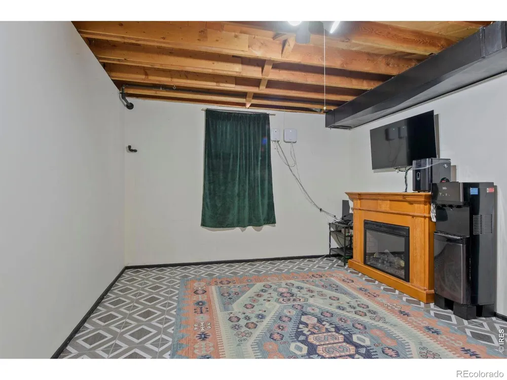 2555 E Maplewood Avenue Centennial, CO 80121