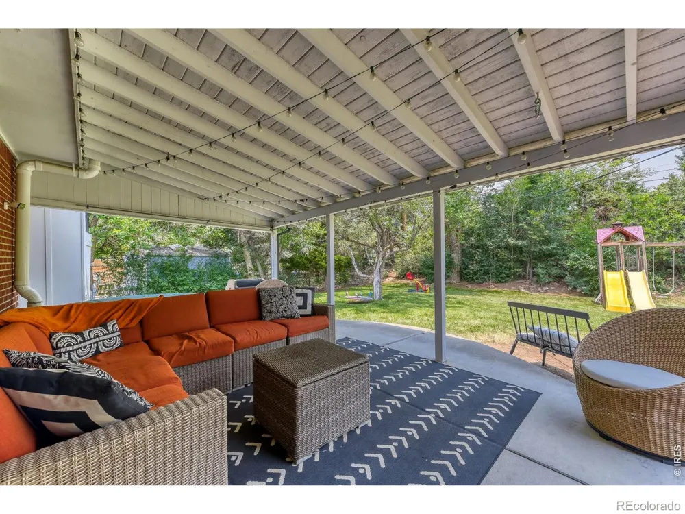 2555 E Maplewood Avenue Centennial, CO 80121