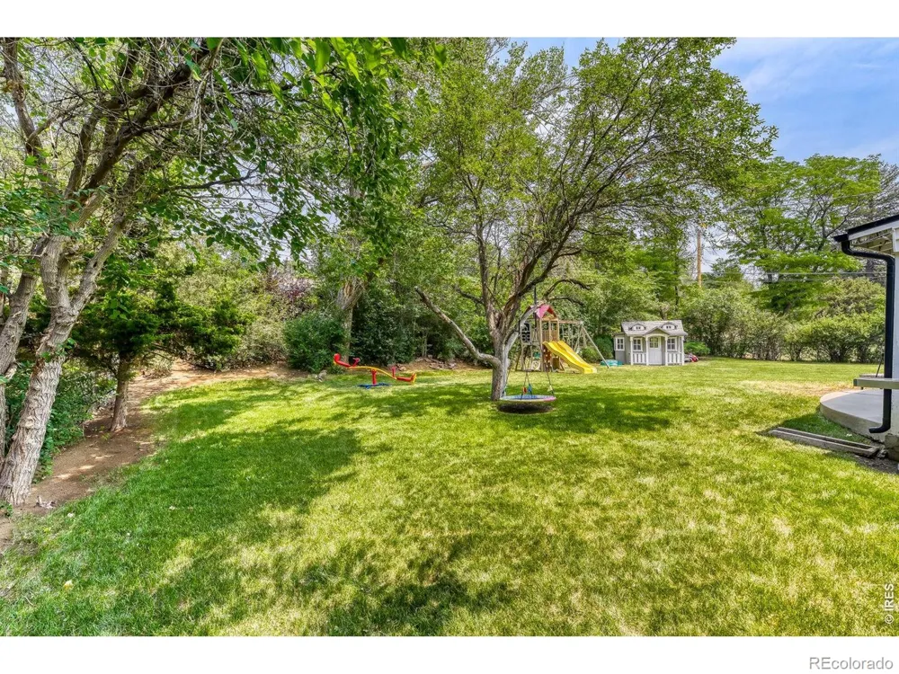 2555 E Maplewood Avenue Centennial, CO 80121