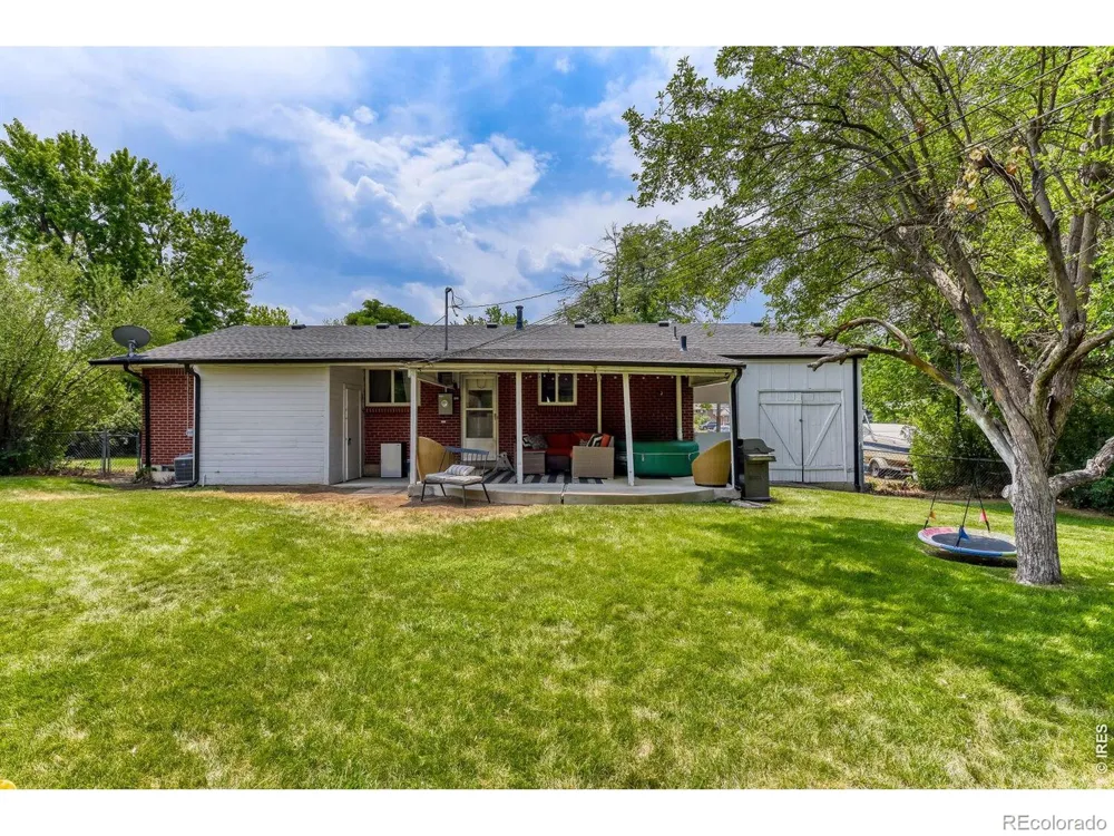 2555 E Maplewood Avenue Centennial, CO 80121