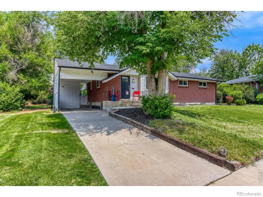 2555 E Maplewood Avenue Centennial, CO 80121