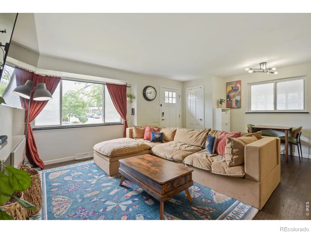 2555 E Maplewood Avenue Centennial, CO 80121