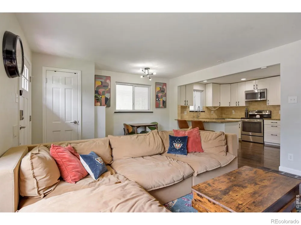 2555 E Maplewood Avenue Centennial, CO 80121