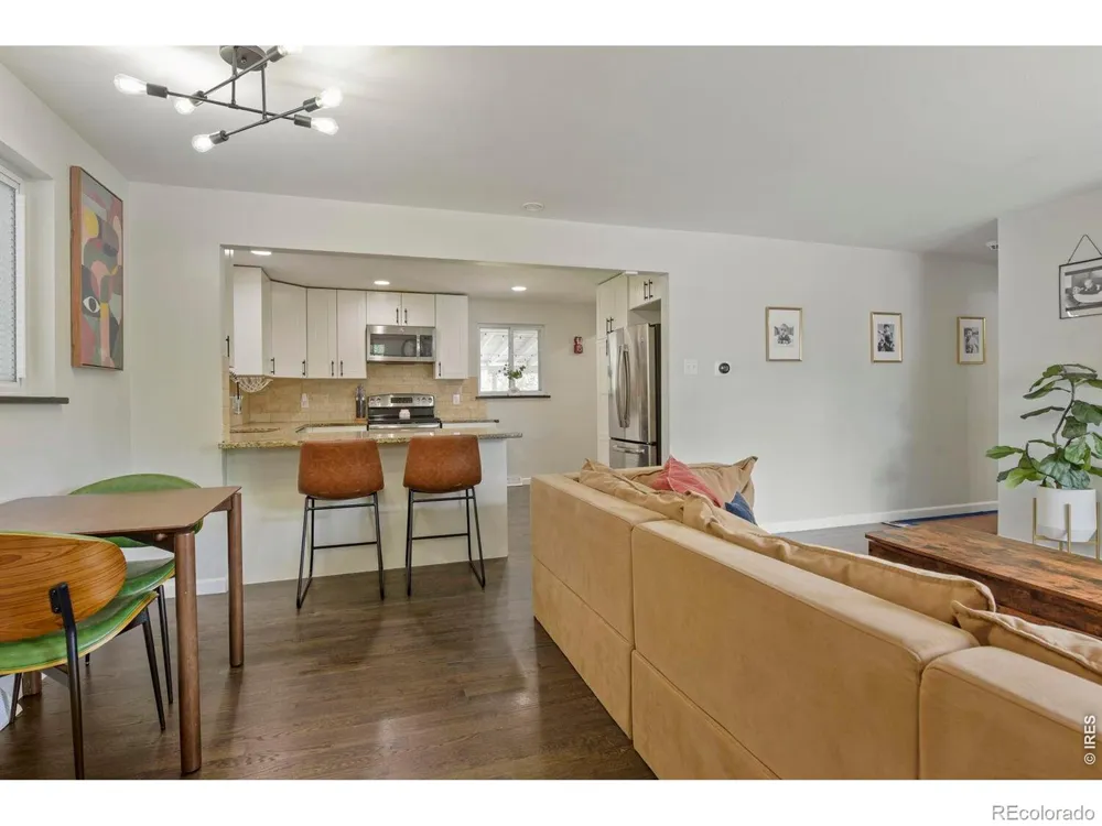 2555 E Maplewood Avenue Centennial, CO 80121