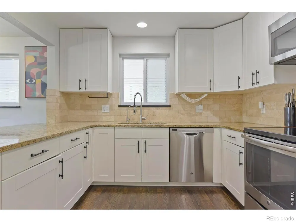 2555 E Maplewood Avenue Centennial, CO 80121
