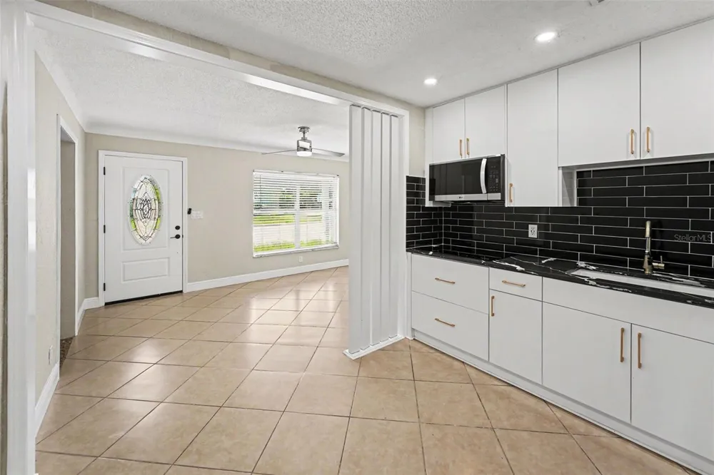 2593 38TH AVENUE #B St Petersburg, FL 33713