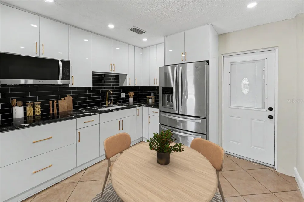 2593 38TH AVENUE #B St Petersburg, FL 33713