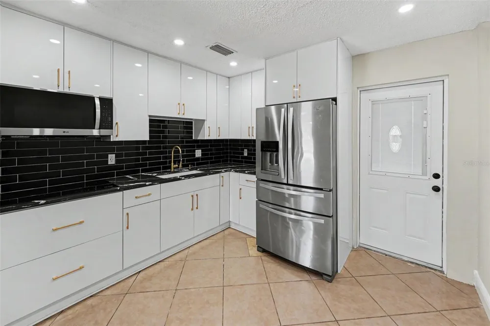 2593 38TH AVENUE #B St Petersburg, FL 33713