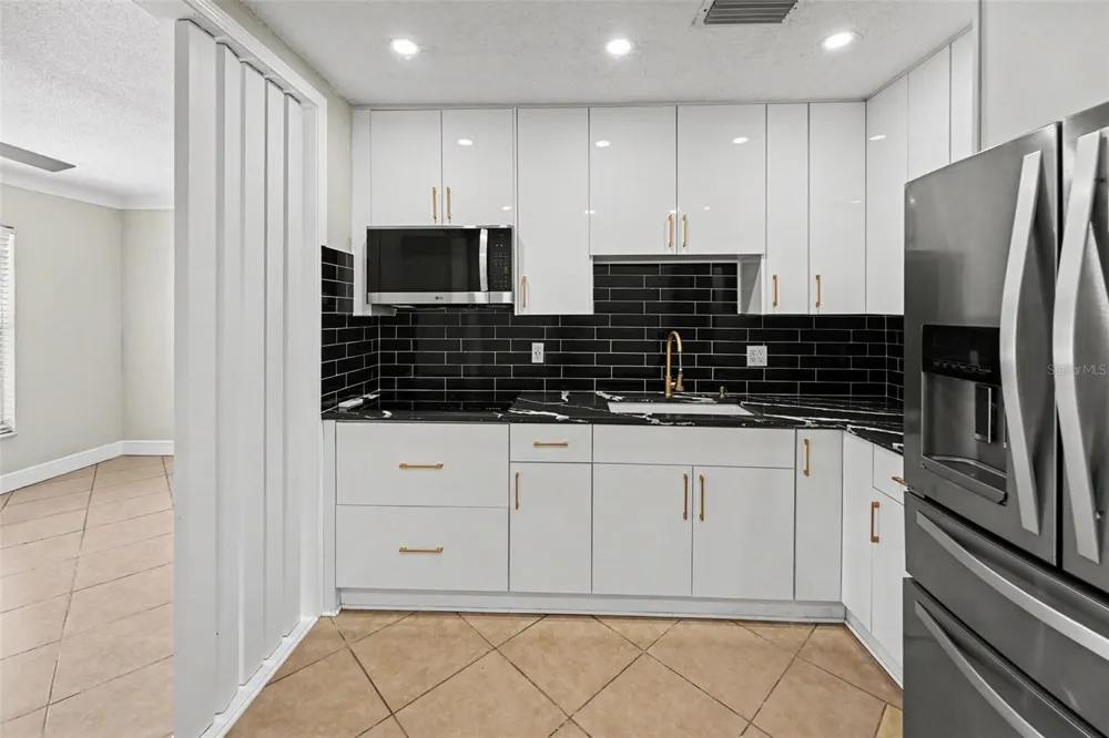 2593 38TH AVENUE #B St Petersburg, FL 33713