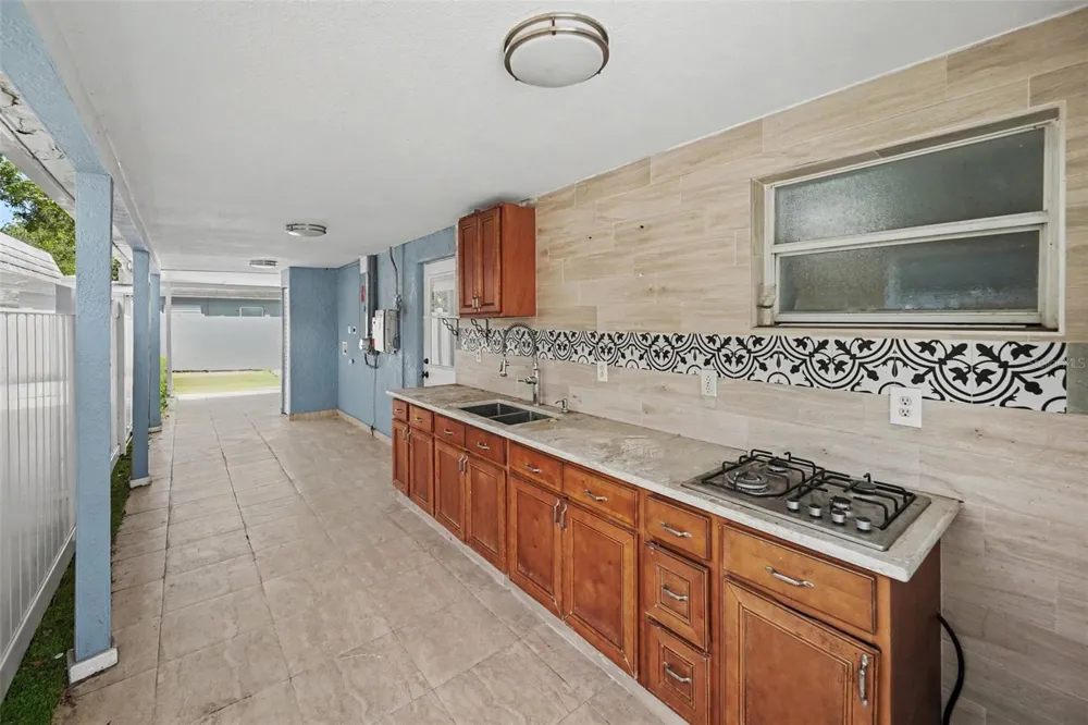 2593 38TH AVENUE #B St Petersburg, FL 33713