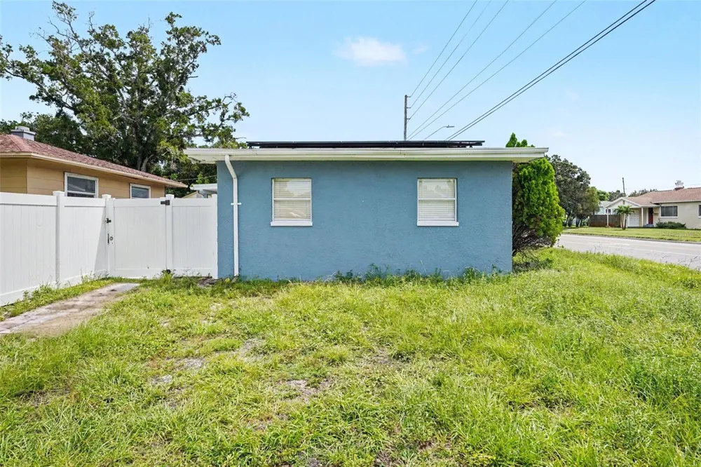 2593 38TH AVENUE #B St Petersburg, FL 33713