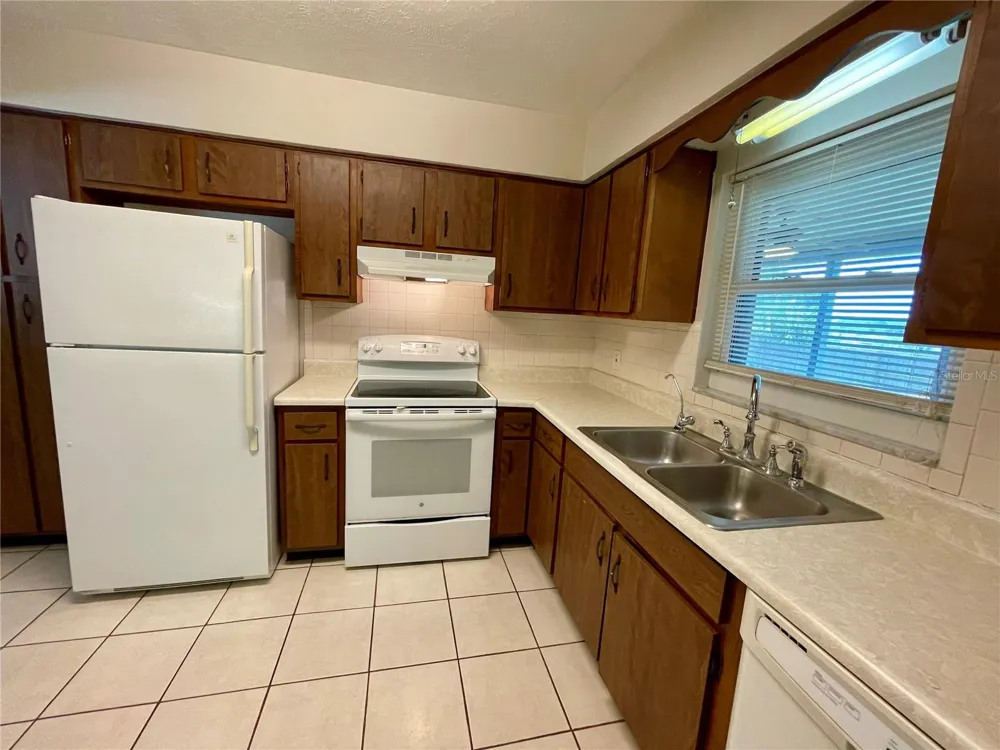 6112 E 112TH AVENUE Temple Terrace, FL 33617