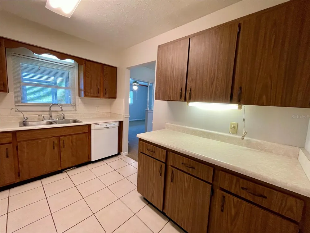 6112 E 112TH AVENUE Temple Terrace, FL 33617