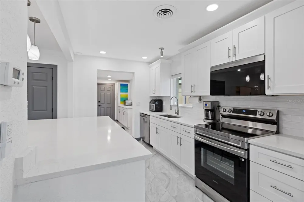 166 BAYSIDE DRIVE Clearwater, FL 33767