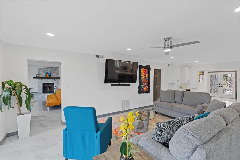166 BAYSIDE DRIVE Clearwater, FL 33767