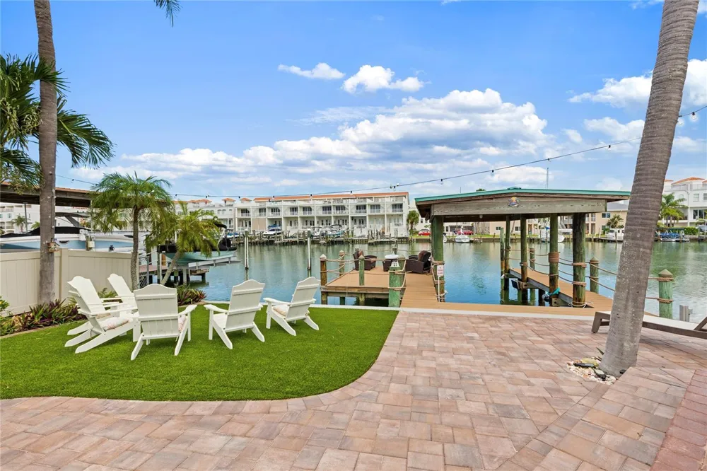166 BAYSIDE DRIVE Clearwater, FL 33767
