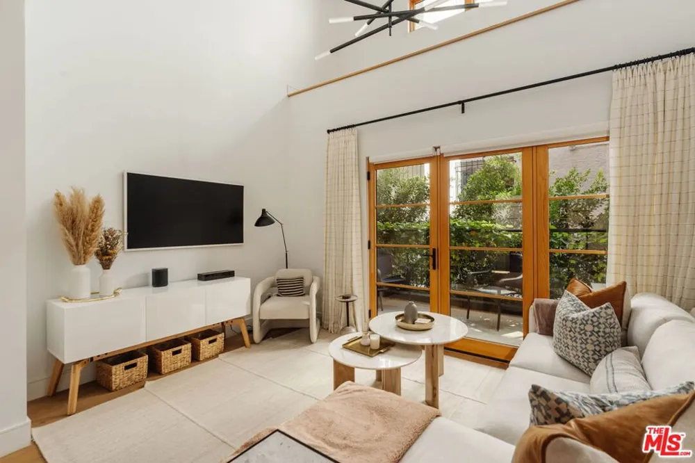 1035 Vista Street West Hollywood, CA 90046