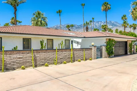 5365 E Cherry Hills Drive