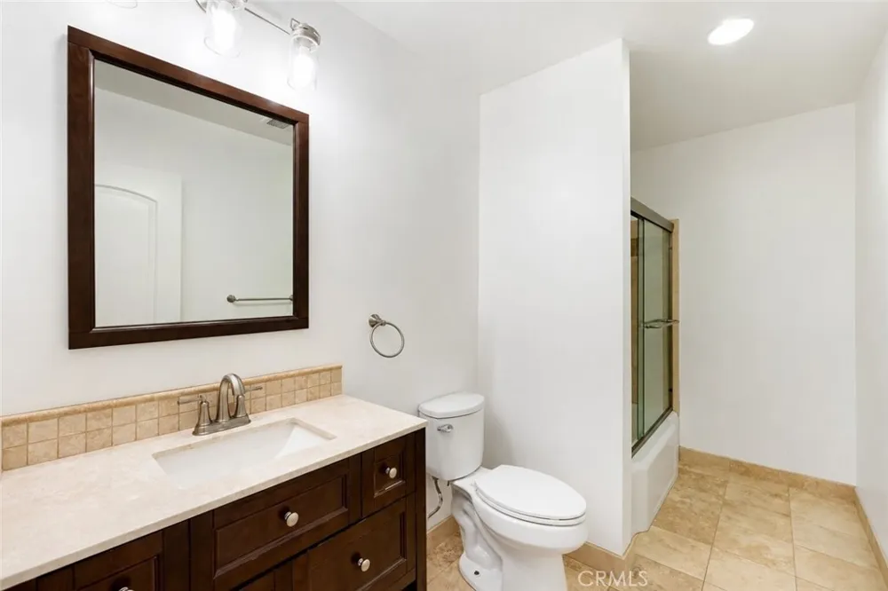 7035 Calhoun Avenue Van Nuys, CA 91405