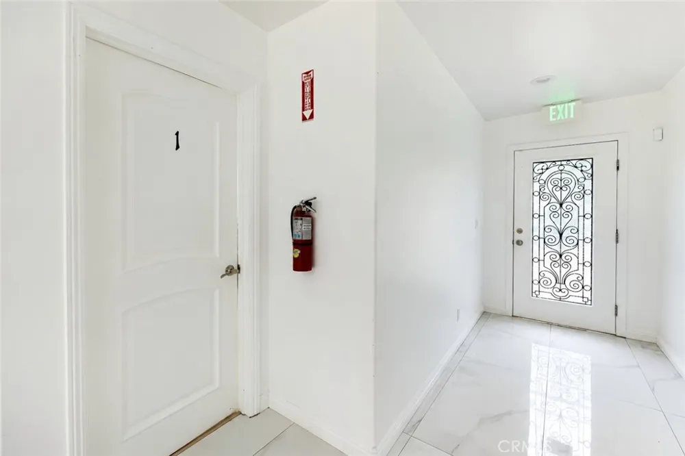 7035 Calhoun Avenue Van Nuys, CA 91405