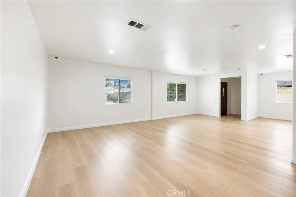 7035 Calhoun Avenue Van Nuys, CA 91405