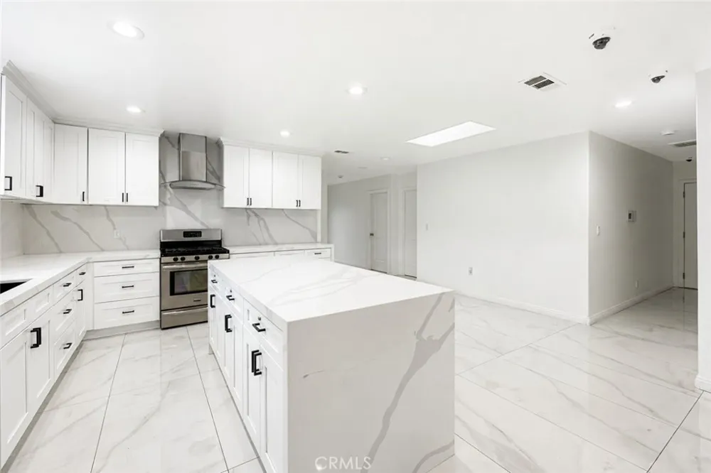 7035 Calhoun Avenue Van Nuys, CA 91405