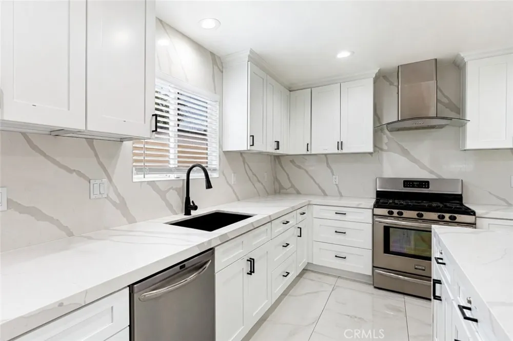 7035 Calhoun Avenue Van Nuys, CA 91405