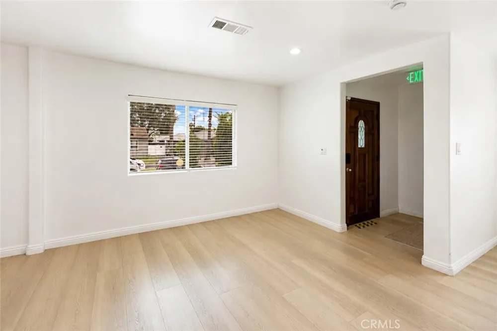 7035 Calhoun Avenue Van Nuys, CA 91405