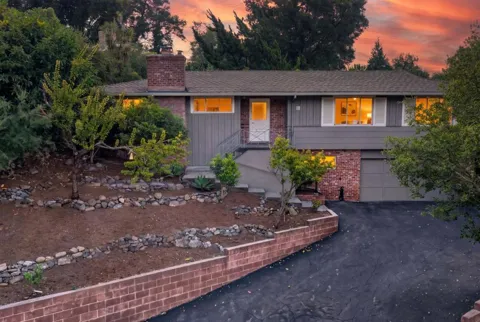 18 Woodcrest Circle