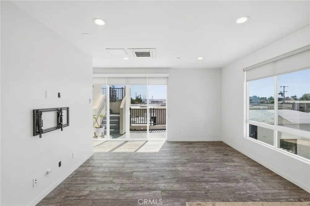 783 Wonder Lane Costa Mesa, CA 92627