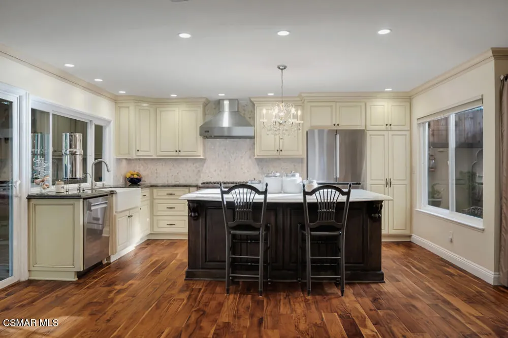 628 Martinique Place Newbury Park, CA 91320