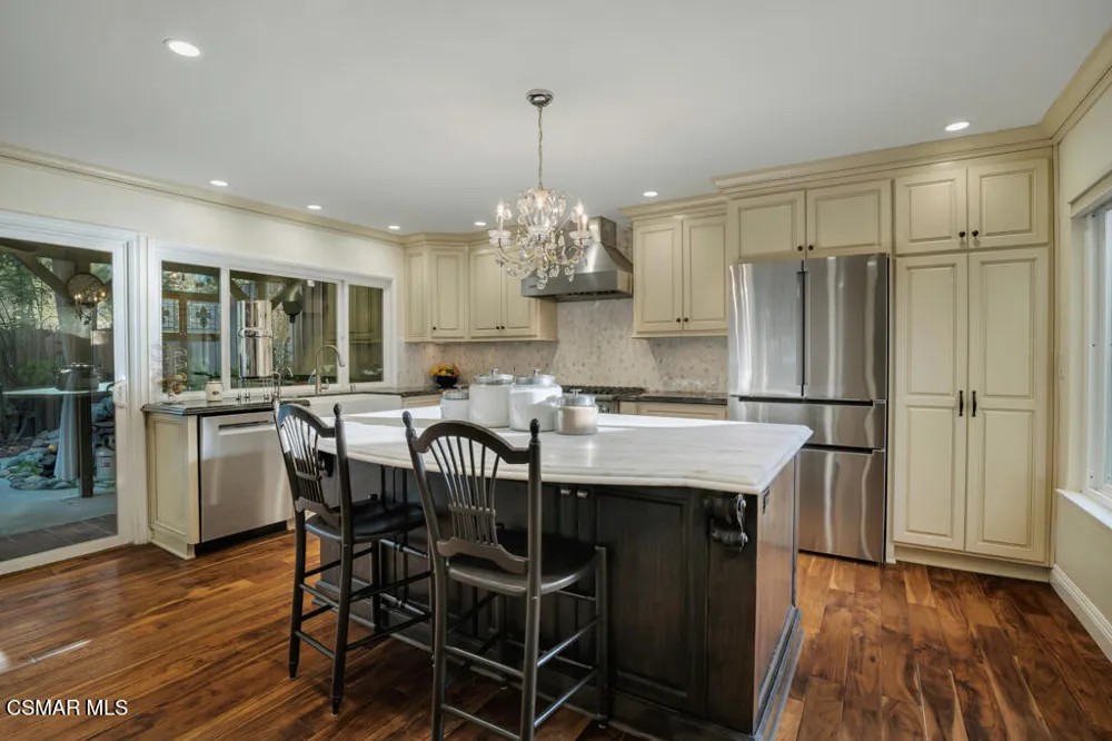 628 Martinique Place Newbury Park, CA 91320
