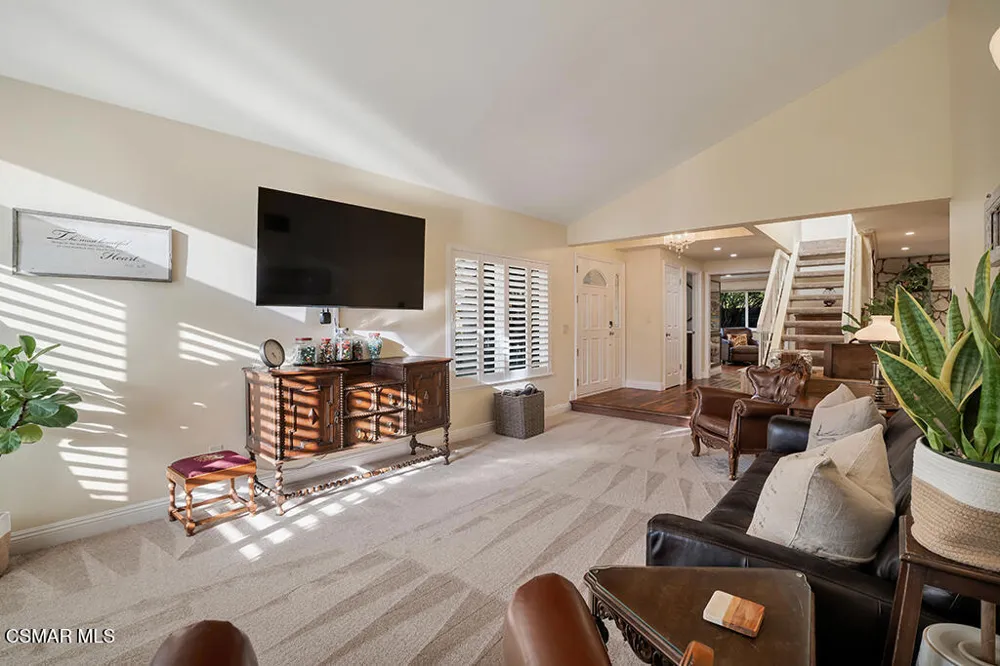 628 Martinique Place Newbury Park, CA 91320