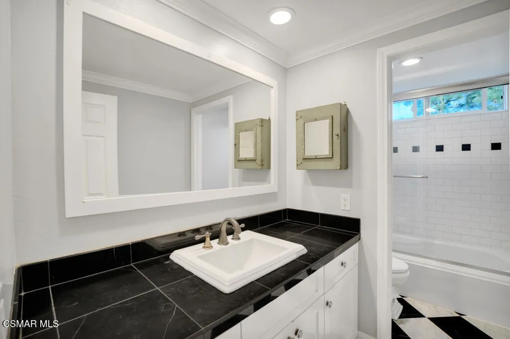 628 Martinique Place Newbury Park, CA 91320