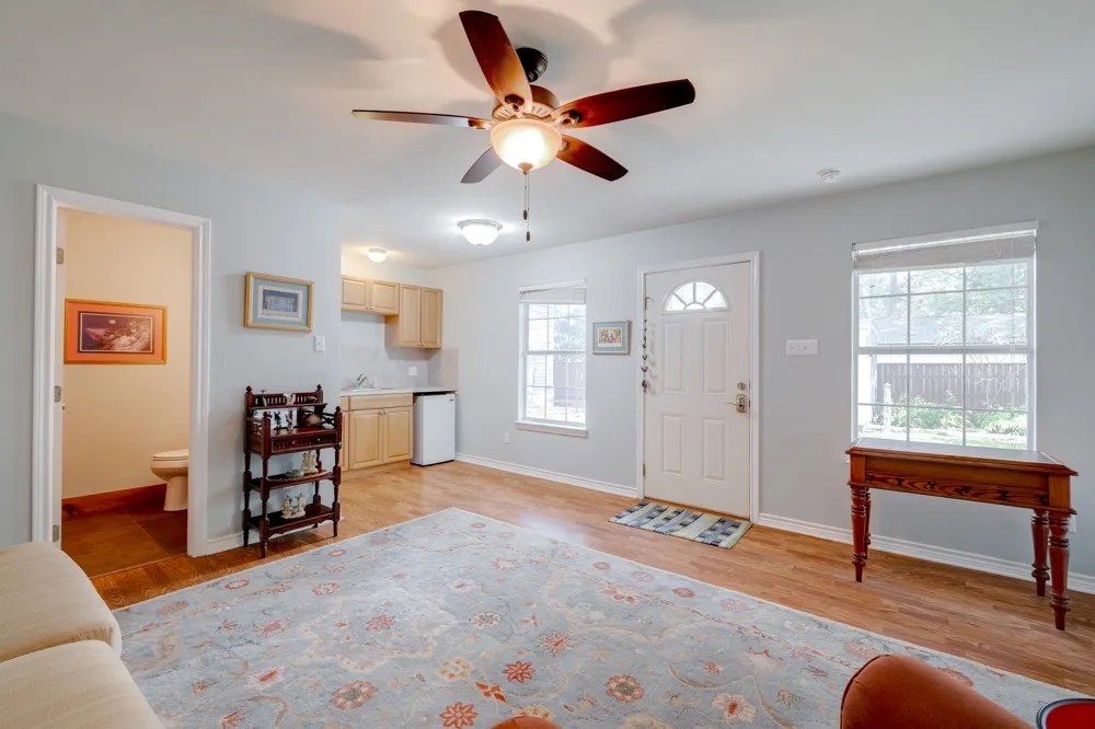 402 Hudgins Street Smithville, TX 78957