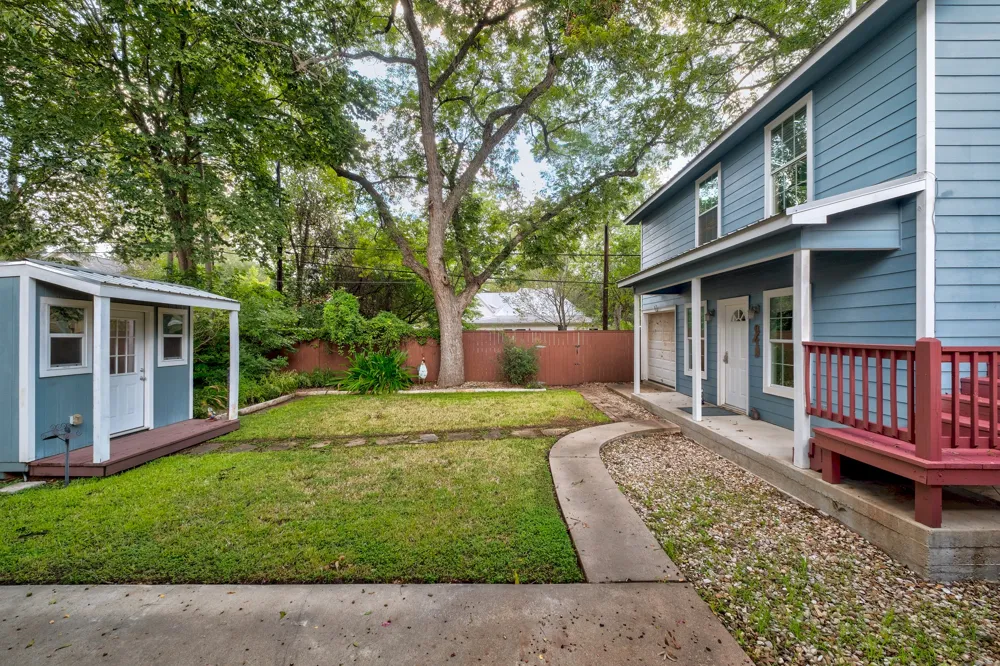 402 Hudgins Street Smithville, TX 78957